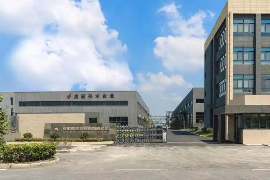 S16英雄联盟总决赛首屏主视觉：总决赛舞台灯光与奖杯